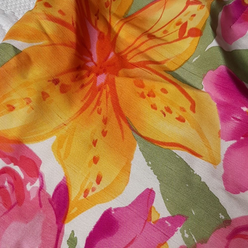 Donna Morgan Floral 100% Silk Fully Lined Capris - Picture 10 of 13